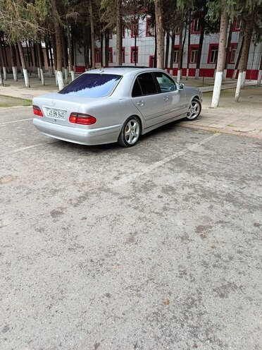 Mercedes E 270-3