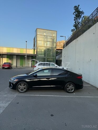 Hyundai Elantra-4