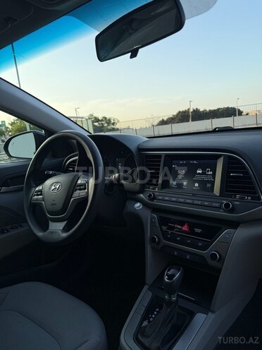 Hyundai Elantra-9
