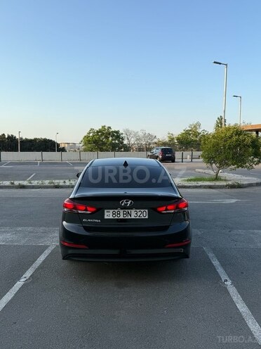 Hyundai Elantra-6