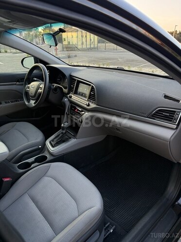 Hyundai Elantra-8