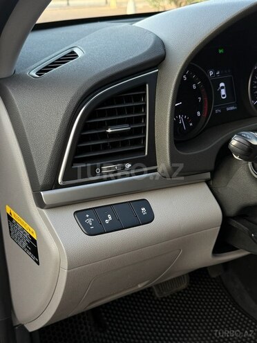 Hyundai Elantra-13
