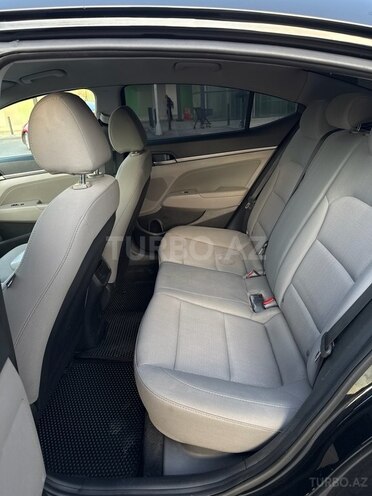 Hyundai Elantra-15