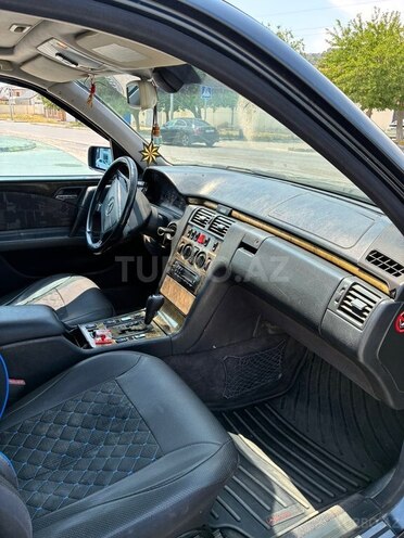 Mercedes E 200-7