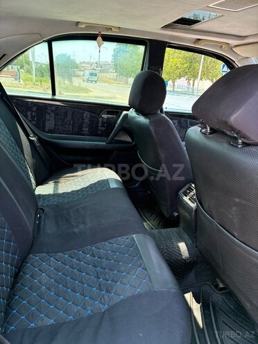 Mercedes E 200-5
