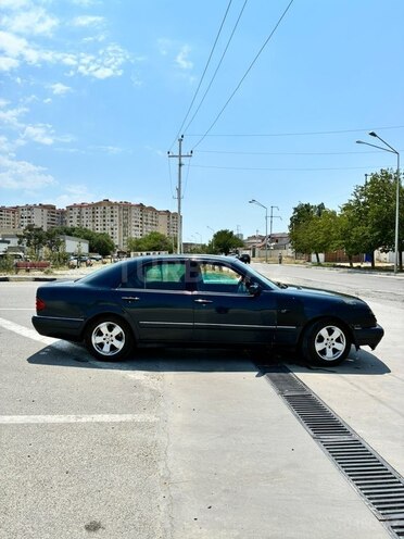 Mercedes E 200-9