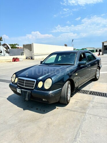 Mercedes E 200-8