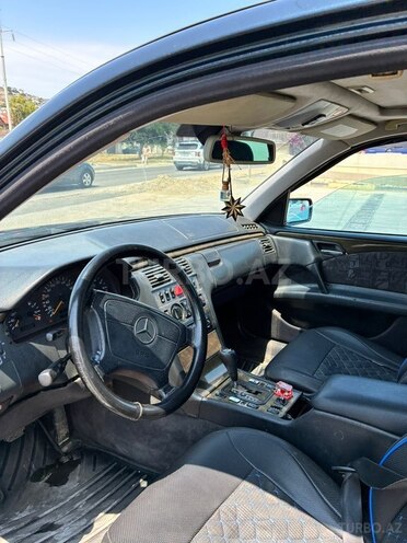 Mercedes E 200-2