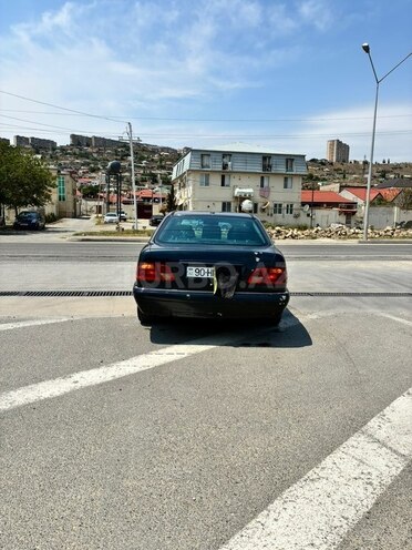 Mercedes E 200-10