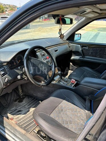 Mercedes E 200-4