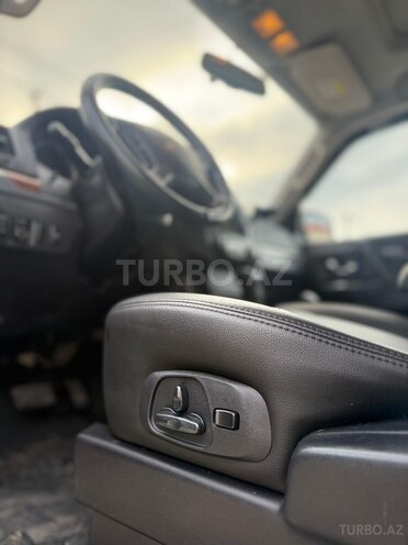 Mitsubishi Pajero-12