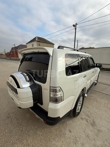 Mitsubishi Pajero-7