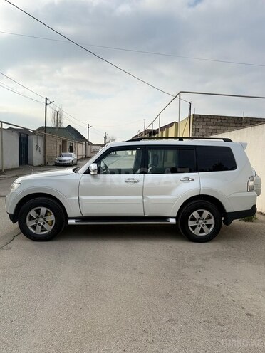 Mitsubishi Pajero-5