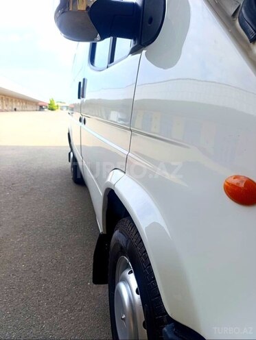Ford Transit-10