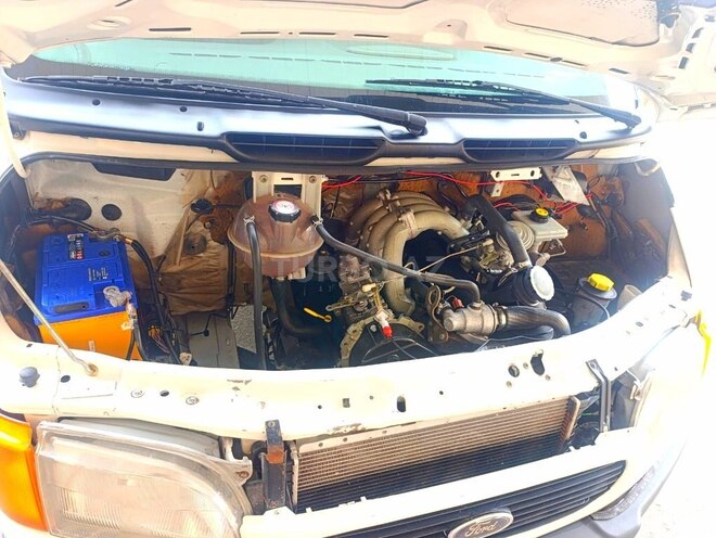 Ford Transit-12