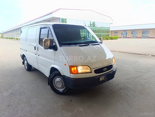 Ford Transit-9