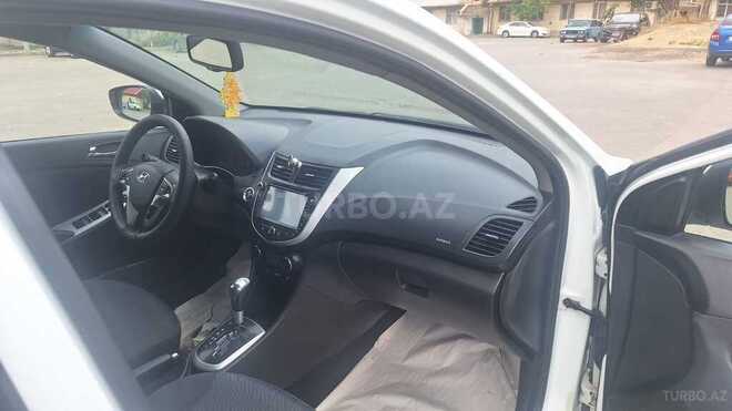 Hyundai Accent-3