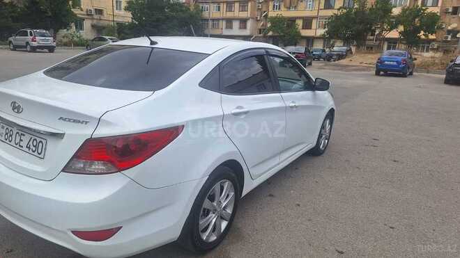 Hyundai Accent-5