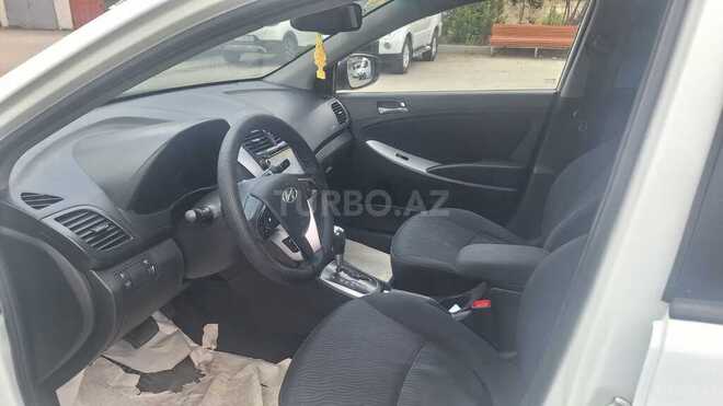 Hyundai Accent-7