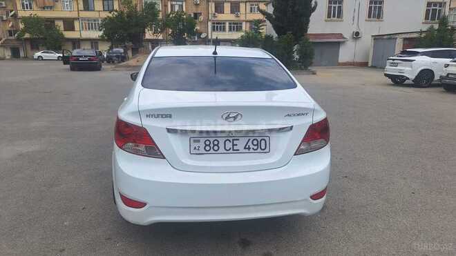 Hyundai Accent-4