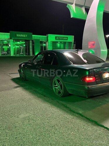 Mercedes E 320-2