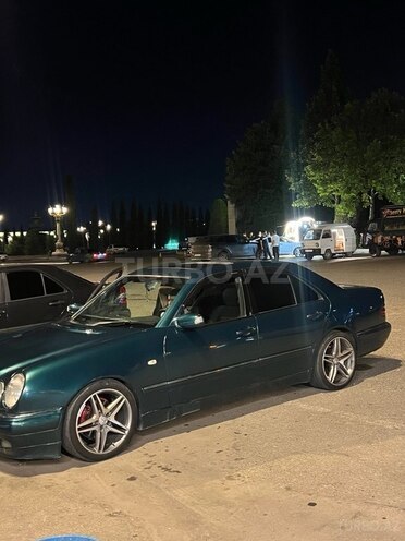 Mercedes E 320-4