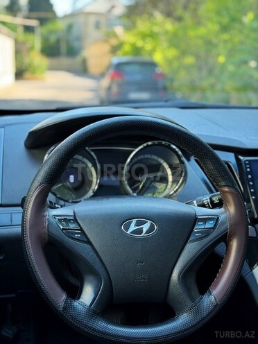 Hyundai Sonata-11