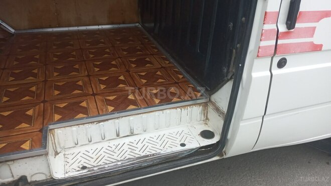Ford Transit-6