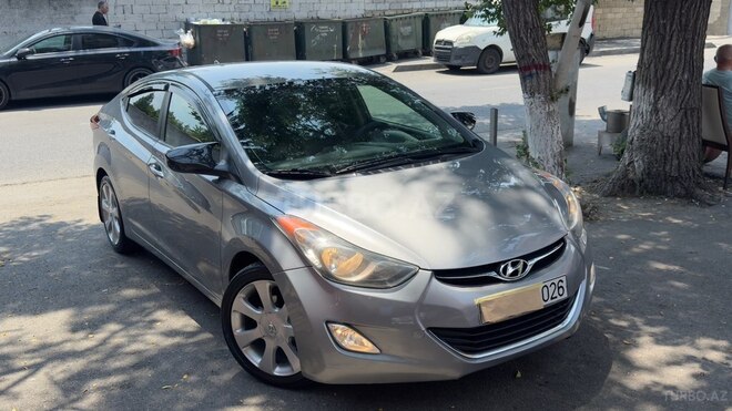 Hyundai Elantra-3