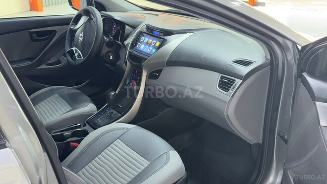 Hyundai Elantra-6