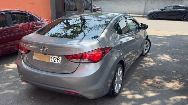 Hyundai Elantra-5