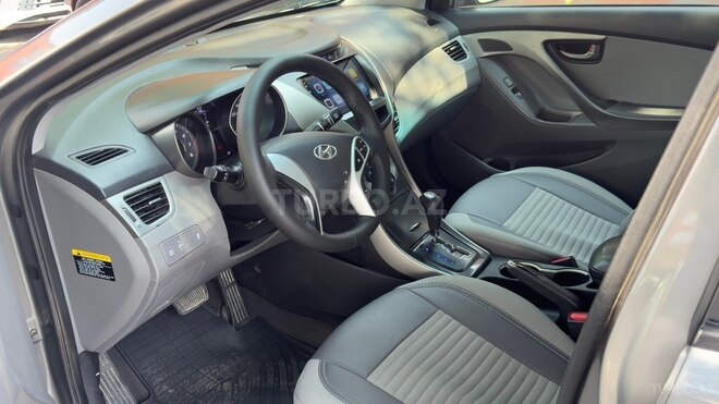 Hyundai Elantra-8