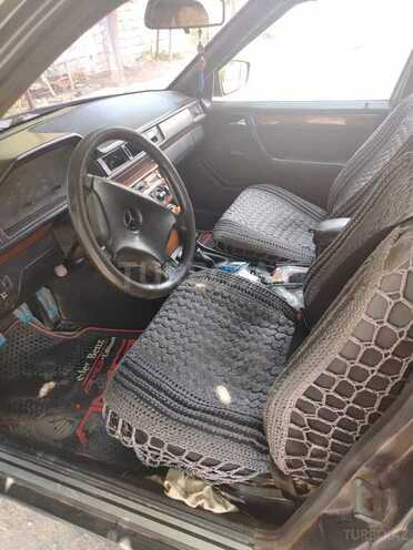Mercedes 250 D-7