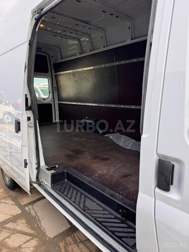 Ford Transit-8