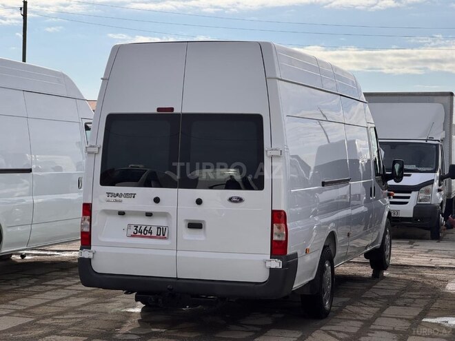 Ford Transit-6