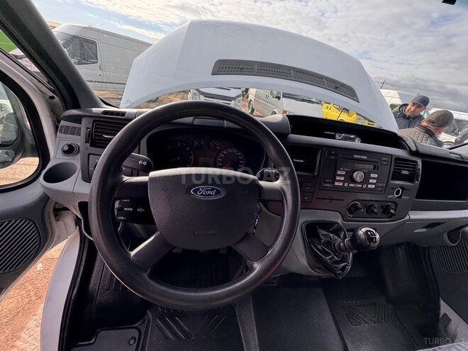 Ford Transit-4