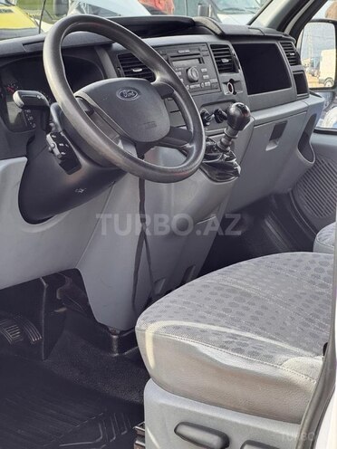 Ford Transit-7