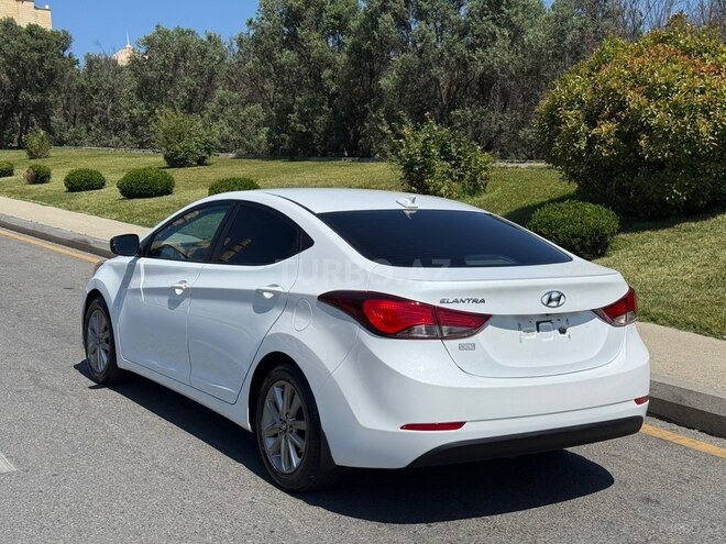 Hyundai Elantra-11