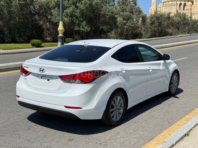 Hyundai Elantra-12