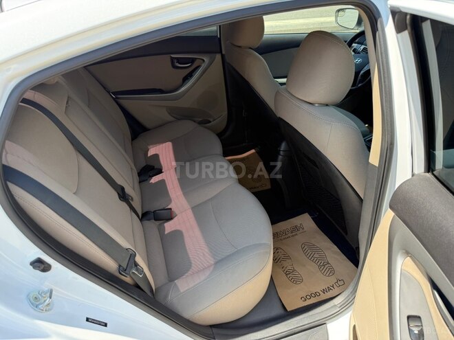 Hyundai Elantra-21