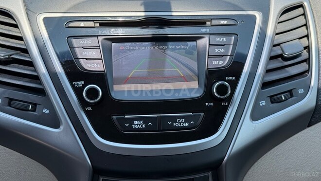 Hyundai Elantra-16