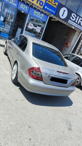 Mercedes E 220-11