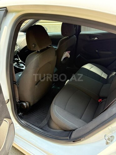 Chevrolet Cruze-12