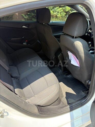 Chevrolet Cruze-11