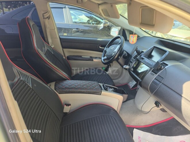 Toyota Prius-5