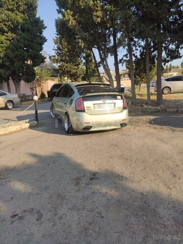 Toyota Prius-8