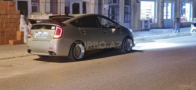 Toyota Prius-10