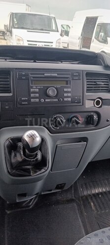 Ford Transit-5