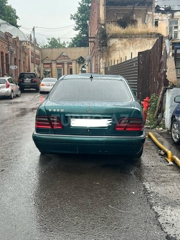 Mercedes E 320-5