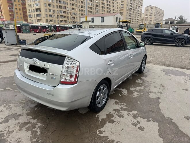 Toyota Prius-4